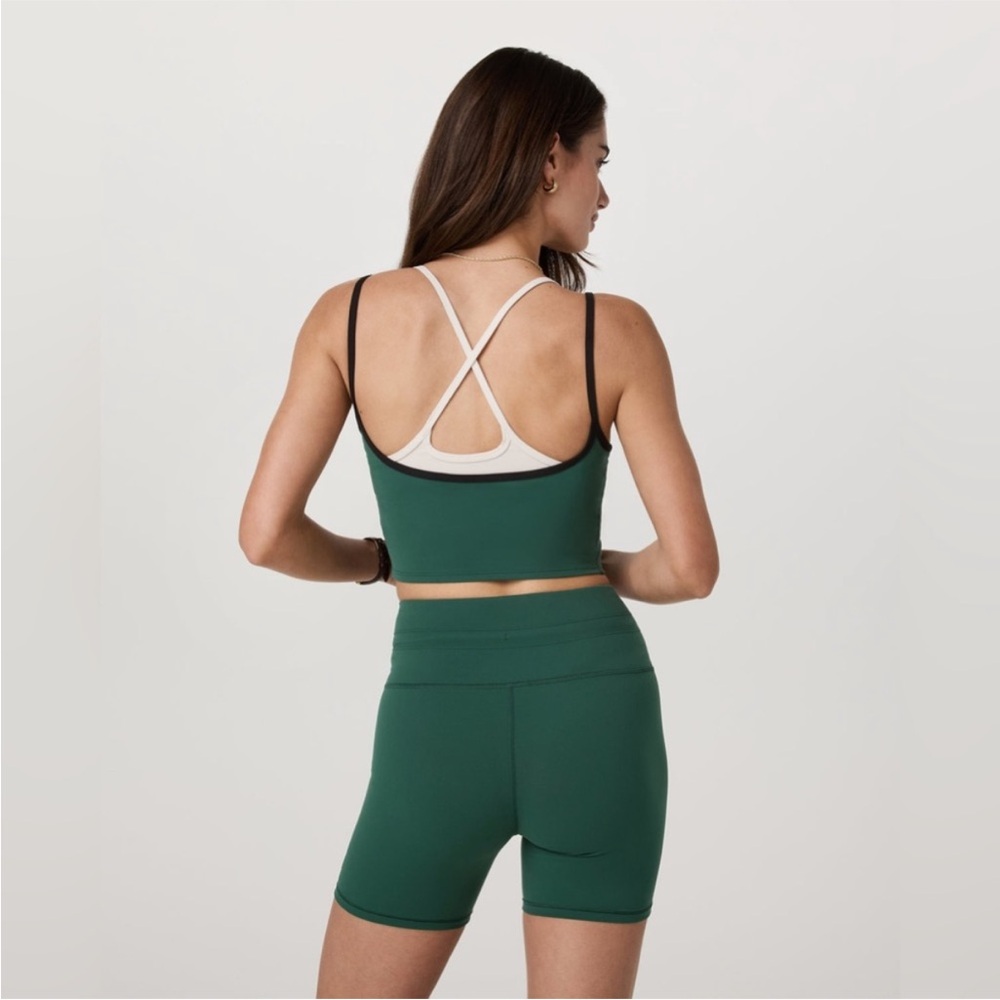 Vuori Daily Layered Tank in Viridian - Picture 2 of 7